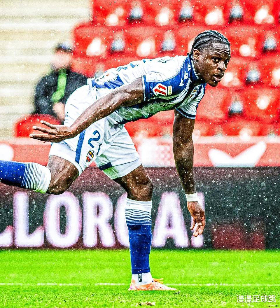 22岁10场西甲造9球！儿萨梦中锋仅3000万欧！4大豪门争得过巴萨吗